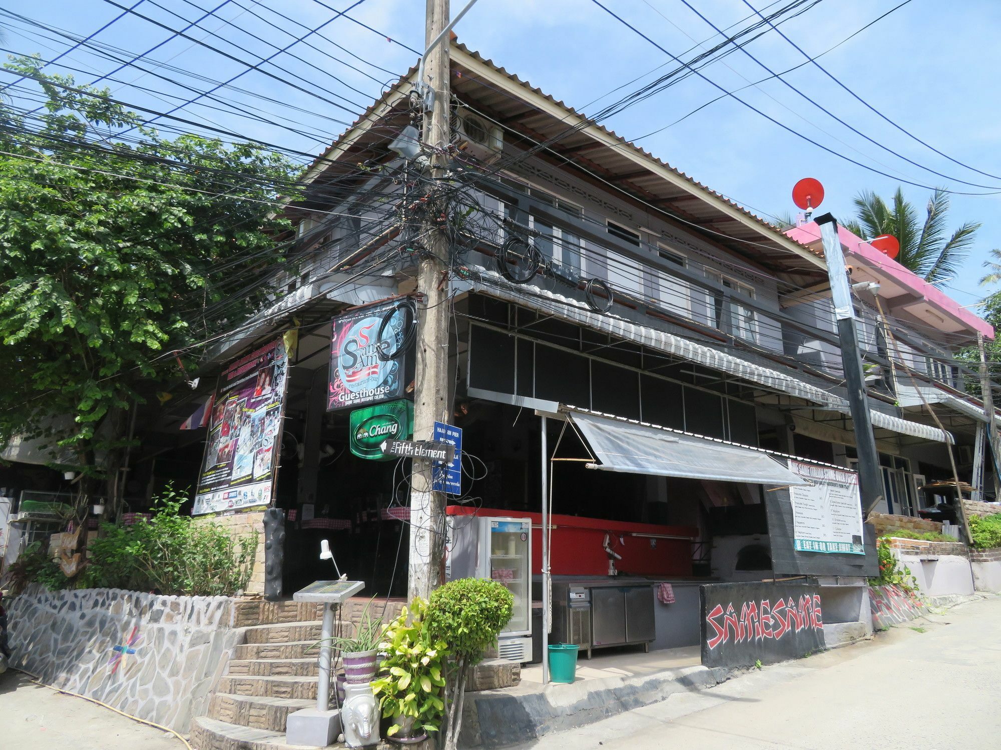 Same Same Guesthouse, Bar & Restaurant (Adults Only) Haad Rin Exterior photo